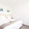 On la Croisette: luxe 2 bedrooms/ 2 baths
