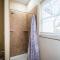 Hackberry St #A Renovated 2BR/2BA Near Downtown