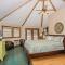 Smoky Bear Lodge with Guest House, Hot Tub, 1089 FREE tickets each paid day, Dollywood and More