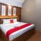 RedDoorz Premium near Centre Point Mall Medan - ميدان