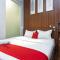 RedDoorz Premium near Centre Point Mall Medan - Medan