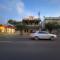 Entire Townhouse in Heart of Echuca's Port CBD - Treehouse Hideouts - 15 guest capacity - Echuca