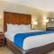 Comfort Inn & Suites near Route 66 Award Winning Gold Hotel 2021