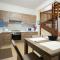 GetawayNpetto Private Duplex Maisonette with Jacuzzi Hot Tub
