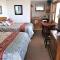 Sandpiper Beachfront Motel