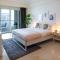 HiGuests - Superb Lake Views from this 2BR Apt in JLT - Дубай