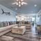 Luxe Stilted Home with Kayaks Walk to Beach - 多芬岛