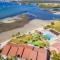 TWO Bedroom TWO Bath Family Condo - Sleeps Four - Unit B - Private Beach - سانت بطرسبرغ