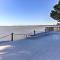 The Shores Condo with Beach Access Less Than 2 Mi to Dtwn! - 克林顿港