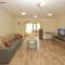 Vernisaj apt at Republic Square & Ruben tours