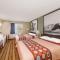 Super 8 by Wyndham Socorro - سوكورو