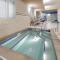 Holiday Inn Express & Suites Mitchell by IHG