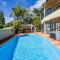 Beachside Holiday - Castor Bay Holiday Apartment