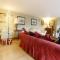 Idyllic Dorset Cottage Surrounded by Fields in the Heart of the Countryside - Buckland Newton