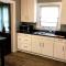 2BR Private House Available close to UE - إيفانسفيل