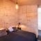 Aska, Modern Cabin