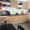 Studio 102 Les Sandia