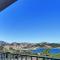 T 2 tout confort avec terrasse vue mer et montagne.