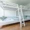 YELLOW INN - SIMPLE ROOMS -- OLMA Messen & Autobahn 1 Min, HSG 6 Min, Spital 7min, günstige Parkplätze