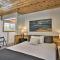 Floating Home on Columbia River with Provided Kayaks