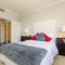 Designer Penthouse 2 Bedroom with Balcony Beverly Hills Adjacent