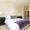 Designer Penthouse 2 Bedroom with Balcony Beverly Hills Adjacent