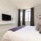 Designer Penthouse 2 Bedroom with Balcony Beverly Hills Adjacent