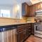 Designer Penthouse 2 Bedroom with Balcony Beverly Hills Adjacent