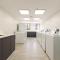 Designer Penthouse 2 Bedroom with Balcony Beverly Hills Adjacent