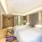 Lavande Hotel Zigong Tanmulin Lantern Park