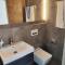 Modern ausgebauter Überseecontainer als Tiny House