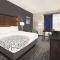 La Quinta Inn & Suites by Wyndham Mercedes Outlet Mall
