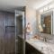 Beautiful 3br 2ba House with cozy backyard by CozySuites
