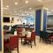 Holiday Inn Express & Suites Halifax Airport, an IHG Hotel - انفيلد