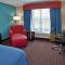 Holiday Inn Express Hotel & Suites North Kansas City, an IHG Hotel