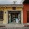 Yellow House Hostel B&B - Antigua Guatemala