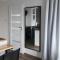 Silver Apartment in Wilanów - 华沙