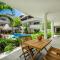 Poolside Bliss with Private Terrace & Jacuzzi - 图卢姆