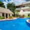 Poolside Bliss with Private Terrace & Jacuzzi - 图卢姆