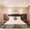 Parkside Hotel & Apartments