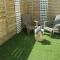 TERRASSE -100 m PLAGE -parking moto-GRAND APPARTEMENT-8 PERS