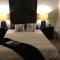 5 Star Room with own Bathroom - Singles, Couples, Families or Executives - Glen Waverley