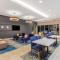 La Quinta Inn & Suites by Wyndham Kansas City Beacon Hill