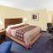 Super 8 by Wyndham Hattiesburg South