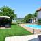 Private Lux Vila Mila with swimming pool by the Danube, sleeps 18 - Smederevo