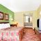 Super 8 by Wyndham Nashville Near Downtown / I-40