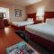Lamplighter Inn and Suites - North - Springfield