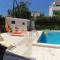 Cozy apartment in Kaštel Štafilić 27 m² with shared pool
