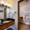 Cap Sante Inn