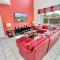 Disney Dream with Hot Tub, Pool, Xbox, Games Room, Lakeview, 10 min to Disney, Clubhouse
